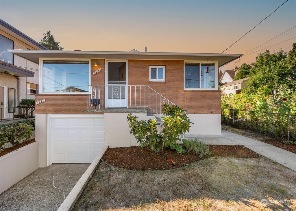 Photo of 3929 Woodland Park Avenue N, Seattle, WA 98103 (MLS # 2295672)