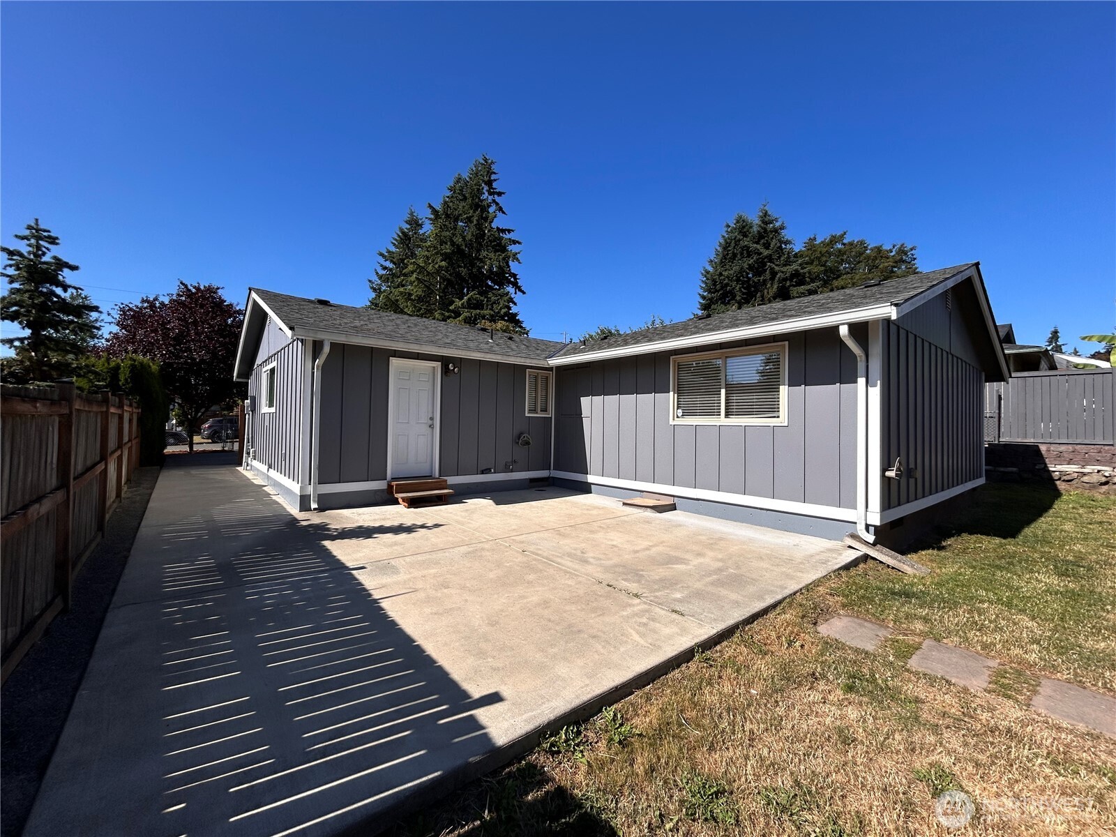 1221 E 63rd Street