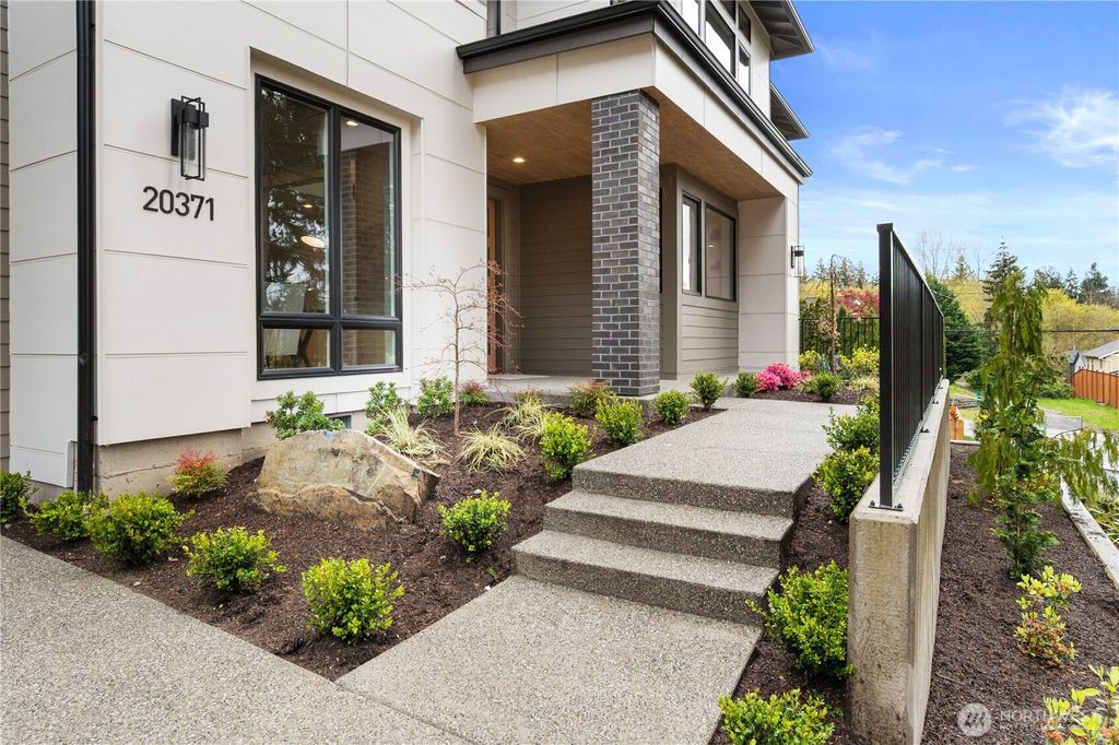 Photo of 20371 80th Avenue NE, Kenmore, WA 98028 (MLS # 2509211)