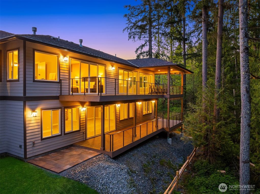 Photo of 12009 SE 81st Lane, Newcastle, WA 98056 (MLS # 2429936)