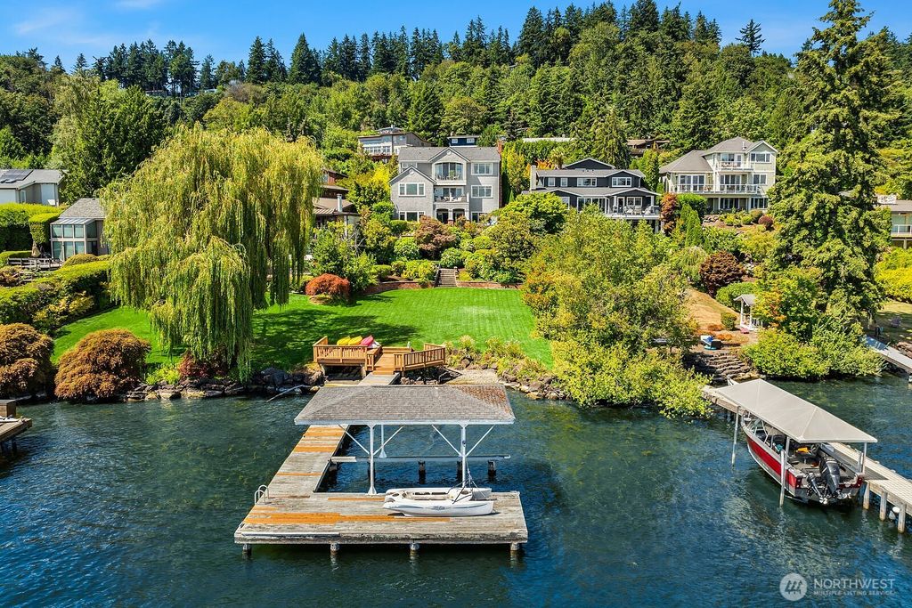 Photo of 8260 Avalon Drive, Mercer Island, WA 98040 (MLS # 2390251)
