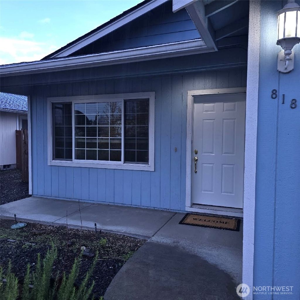 Photo of 818 E Washington Place, Sequim, WA 98382 (MLS # 2505936)