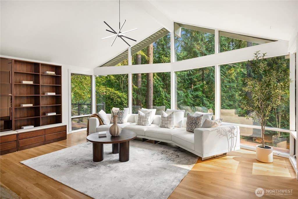 Photo of 3718 130th Avenue NE, Bellevue, WA 98005 (MLS # 2568880)