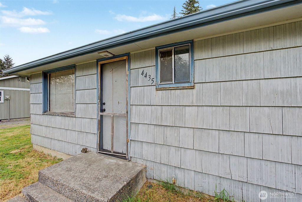 Photo of 4435 Black Lake Blvd BLVD SW, Olympia, WA 98512 (MLS # 2521647)