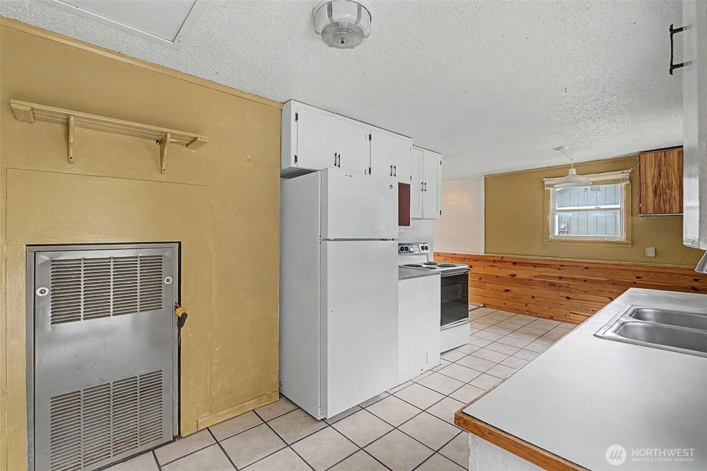 Photo of 4435 Black Lake Blvd BLVD SW, Olympia, WA 98512 (MLS # 2521647)