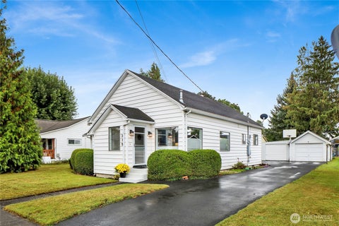 Photo of 319 First Street, Sumas, WA 98295 (MLS # 2587362)