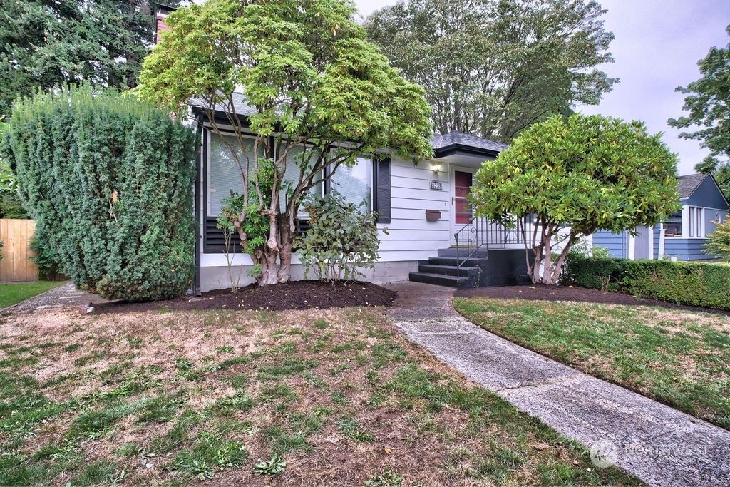 Photo of 8239 40th Avenue NE, Seattle, WA 98115 (MLS # 2292140)