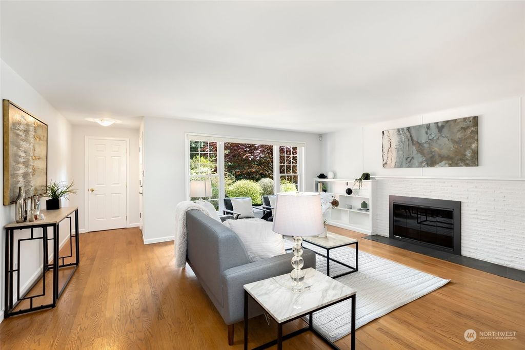 Photo of 525 Mt Hood Drive SW, Issaquah, WA 98027 (MLS # 2224736)