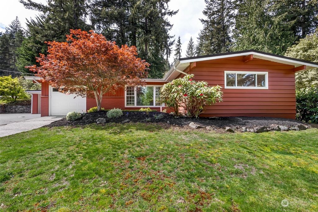 Photo of 525 Mt Hood Drive SW, Issaquah, WA 98027 (MLS # 2224736)