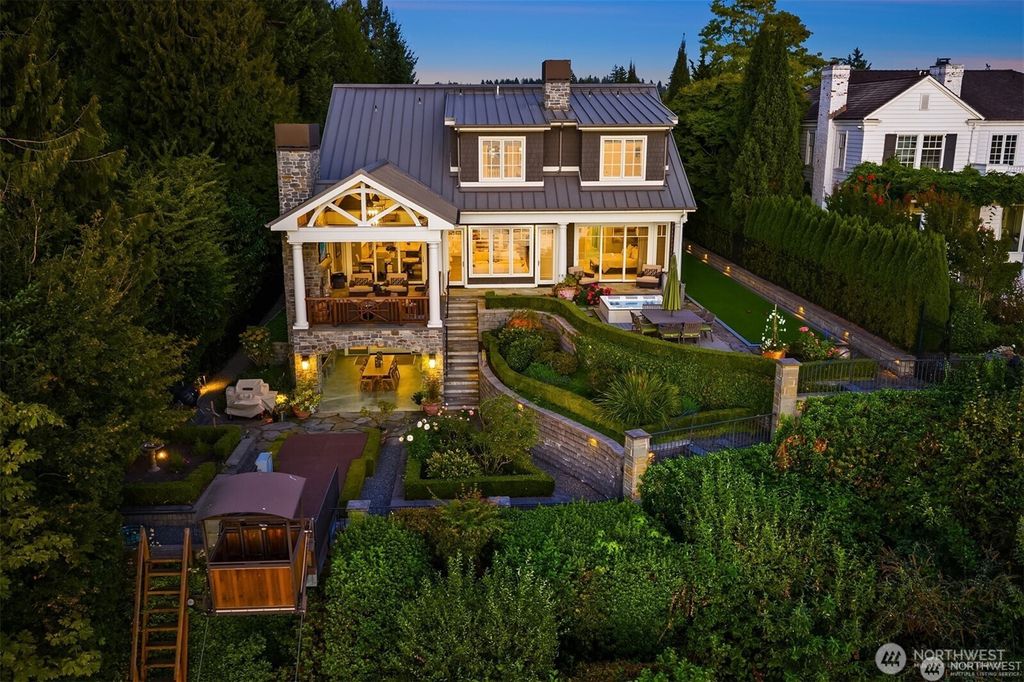 Photo of 2409 Evergreen Point Road, Medina, WA 98039 (MLS # 2539926)