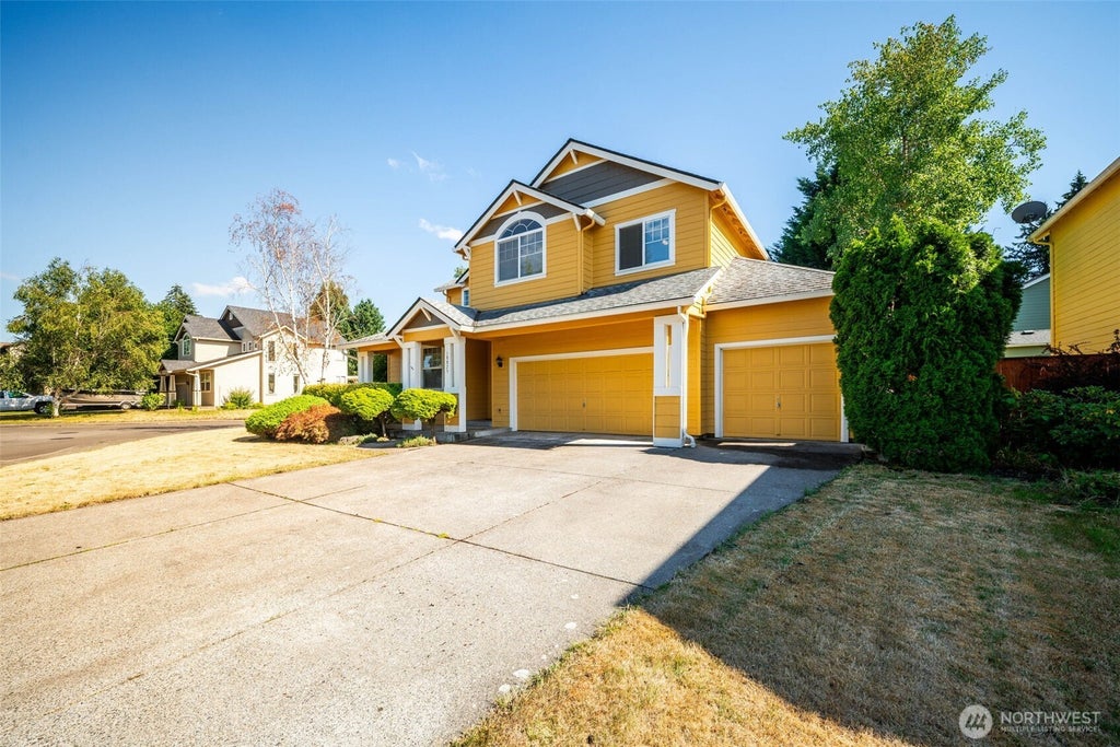 Photo of 18825 SE 22nd Circle, Vancouver, WA 98683 (MLS # 2558376)