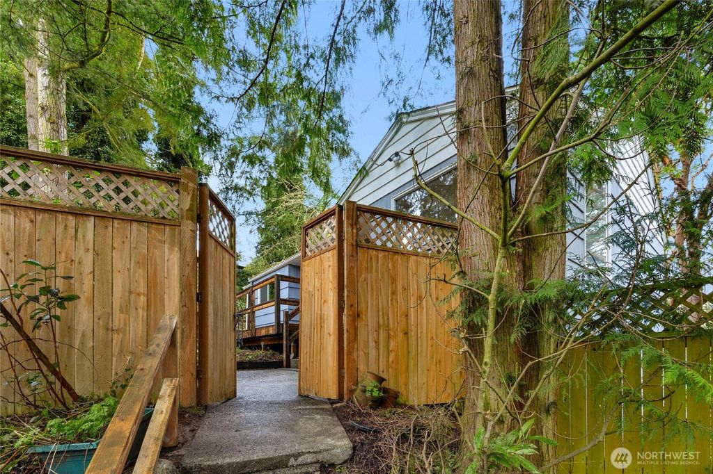 Photo of 13909 4th Avenue NE, Seattle, WA 98125 (MLS # 2414186)