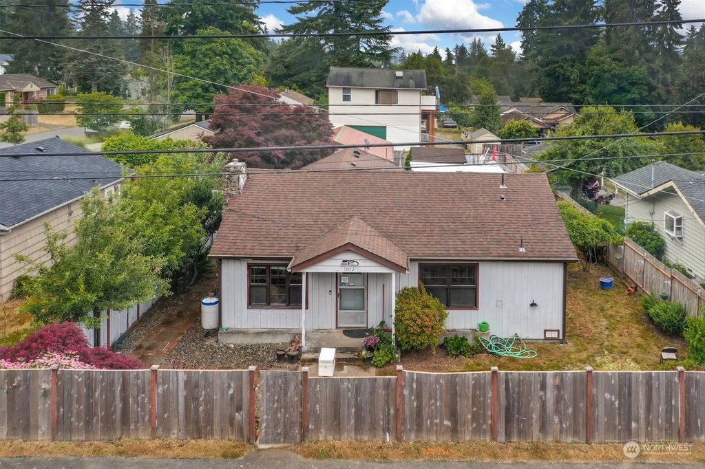 Photo of 15552 25th Avenue NE, Shoreline, WA 98155 (MLS # 2127775)