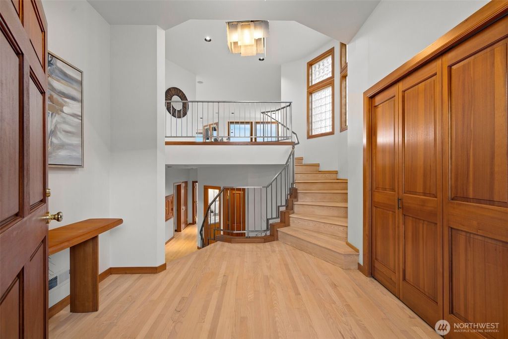 Photo of 227 8th Avenue, Kirkland, WA 98033 (MLS # 2519106)