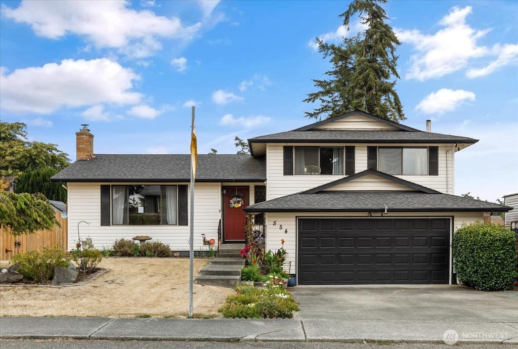 Photo of 554 NW Fairhaven Drive, Oak Harbor, WA 98277 (MLS # 2570505)