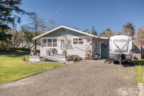 Photo of 241 S Hoquiam Street, Westport, WA 98595 (MLS # 2506299)