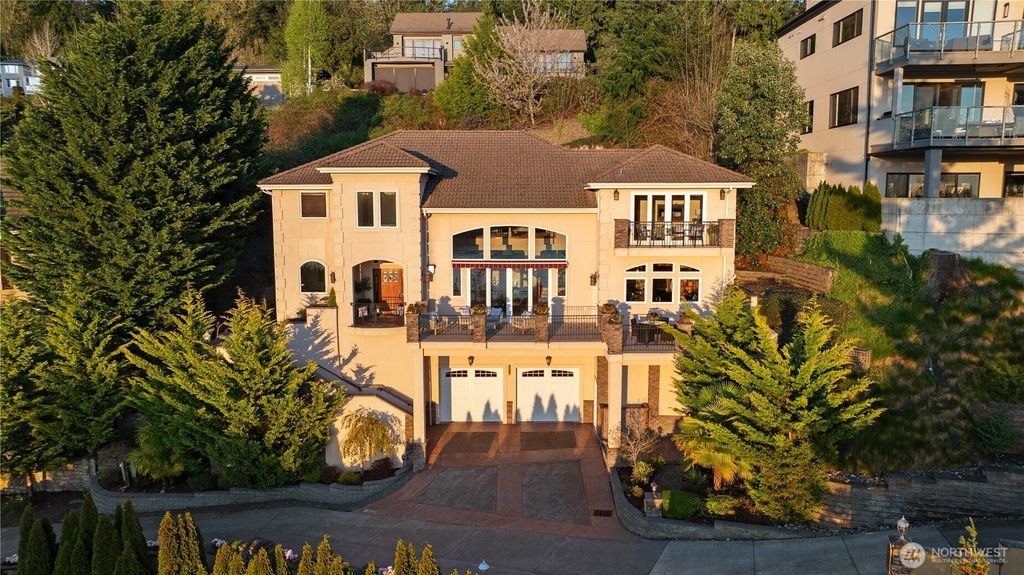 Photo of 20619 NE 16th Street, Sammamish, WA 98074 (MLS # 2515438)
