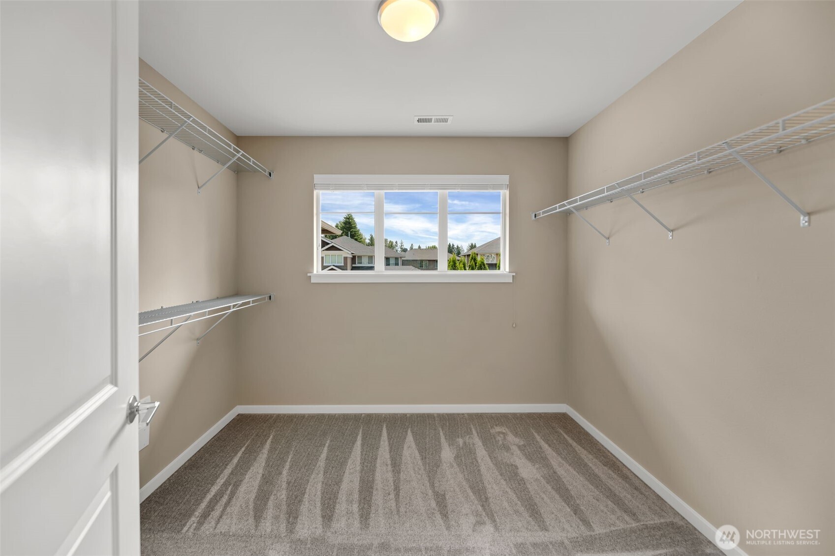 Kent, Washington 98030, United States, 4 Bedrooms Bedrooms, ,3 BathroomsBathrooms,Residential,Active,153636