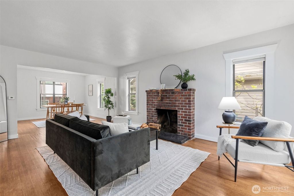Photo of 4010 Linden Avenue N, Seattle, WA 98103 (MLS # 2368437)