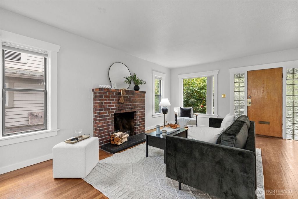 Photo of 4010 Linden Avenue N, Seattle, WA 98103 (MLS # 2368437)