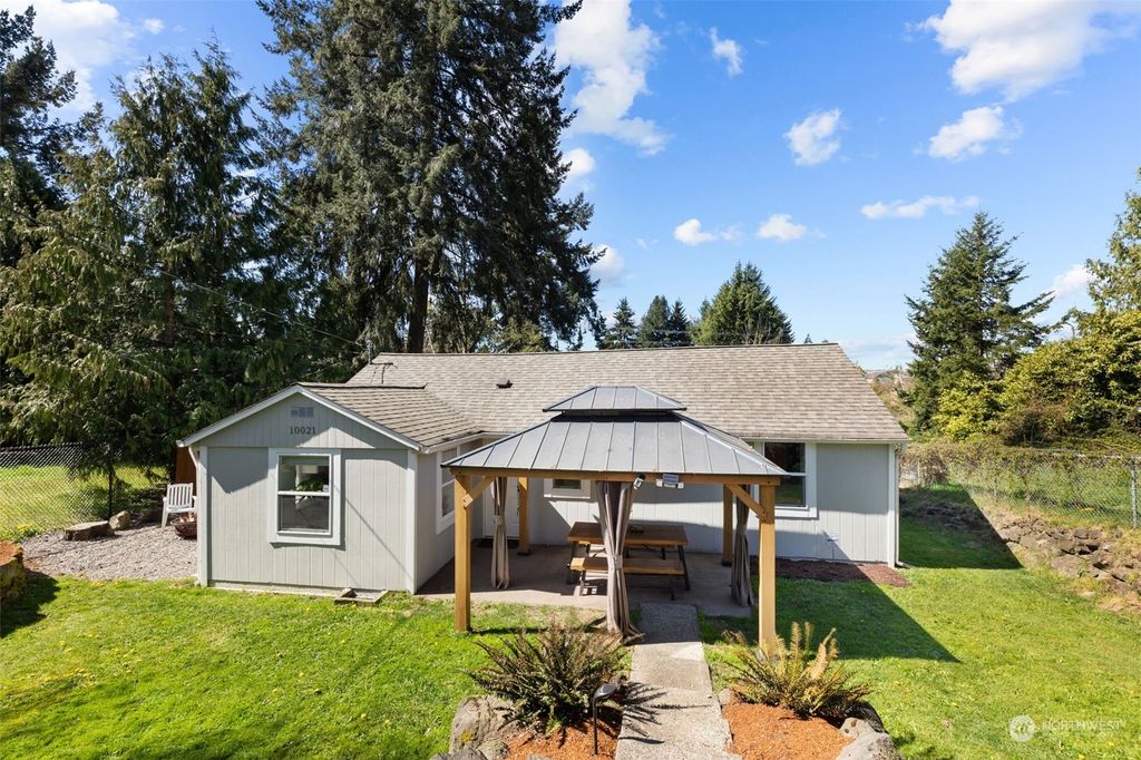Photo of 10021 1st Avenue SW, Seattle, WA 98146 (MLS # 2217445)
