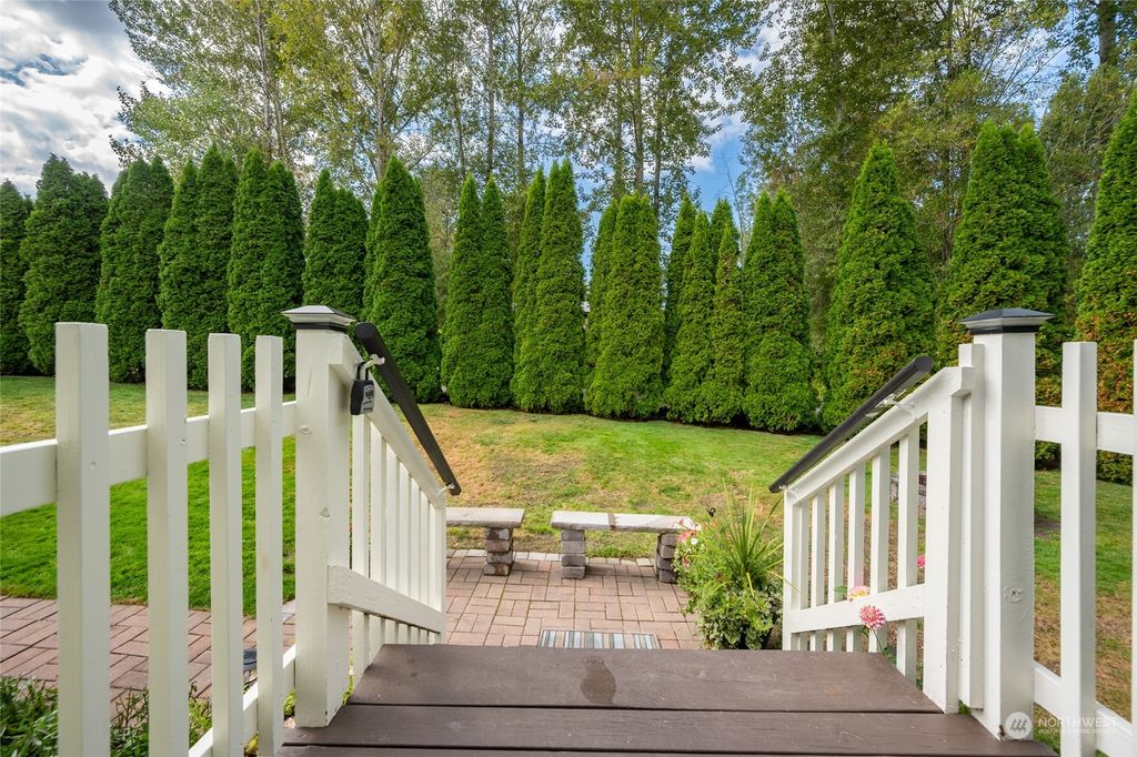 Photo of 20027 32nd Avenue W, Lynnwood, WA 98036 (MLS # 2159122)