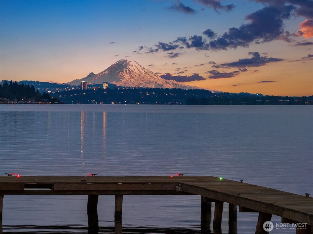 Photo of 16526 Shore Drive NE, Lake Forest Park, WA 98155 (MLS # 2448754)