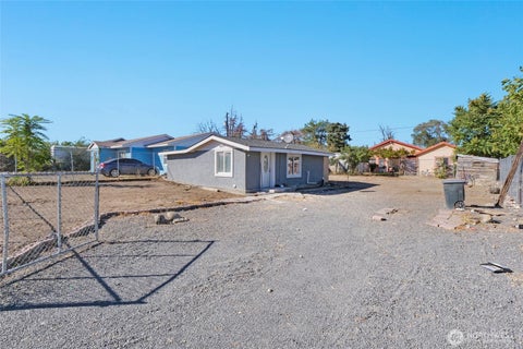 Photo of 9802 Highland Drive NE, Moses Lake, WA 98837 (MLS # 2590086)