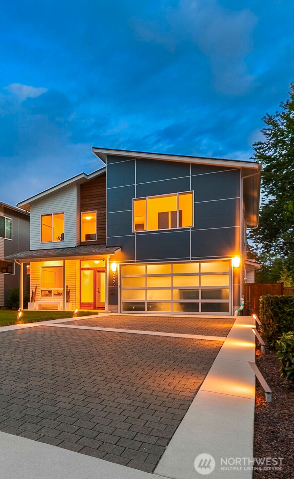 Photo of 2627 SW 100th Street, Seattle, WA 98146 (MLS # 2528667)