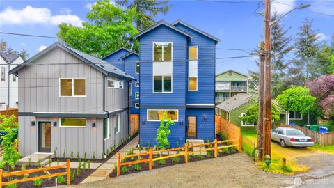 Photo of 12032 Hiram Place NE, Seattle, WA 98125 (MLS # 2526068)
