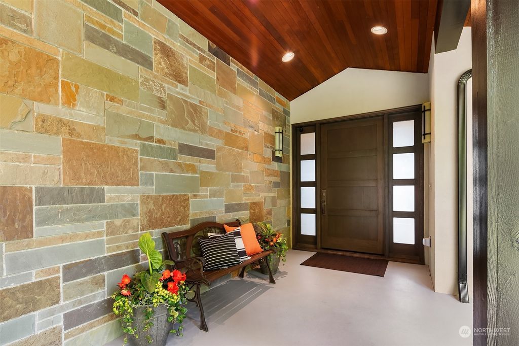 Photo of 7125 Saint Andrews Lane SE, Snoqualmie, WA 98065 (MLS # 2237144)