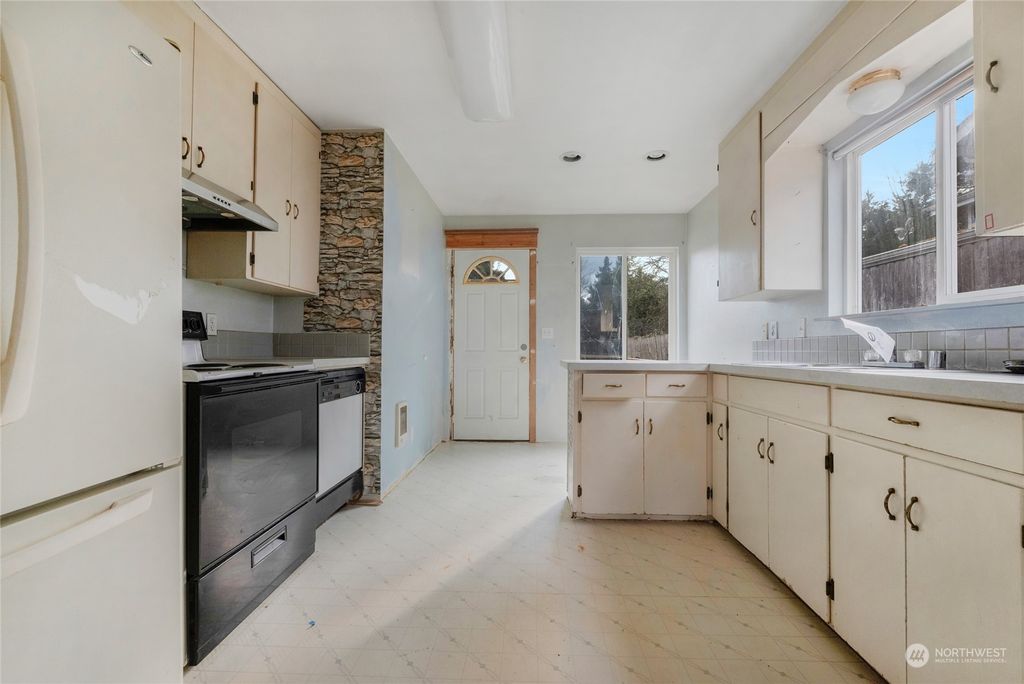 Photo of 2116 46th Street SE, Everett, WA 98203 (MLS # 2196575)