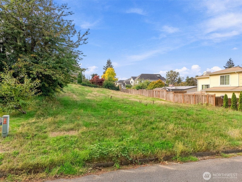 Photo of 12013 SE 42nd Court, Bellevue, WA 98006 (MLS # 2593679)