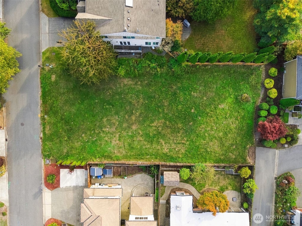Photo of 12013 SE 42nd Court, Bellevue, WA 98006 (MLS # 2593679)