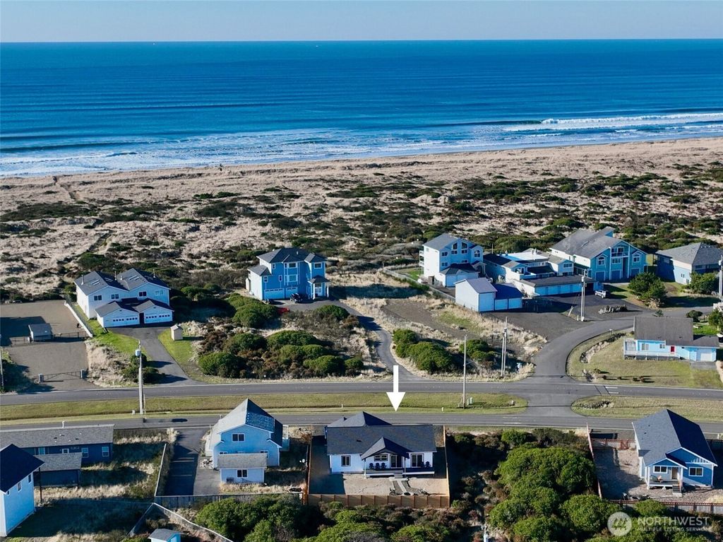 Photo of 1046 Ocean Shores Boulevard, Ocean Shores, WA 98569 (MLS # 2466110)