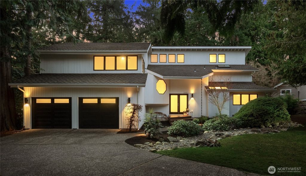 Photo of 2057 213th Avenue NE, Sammamish, WA 98074 (MLS # 2471410)