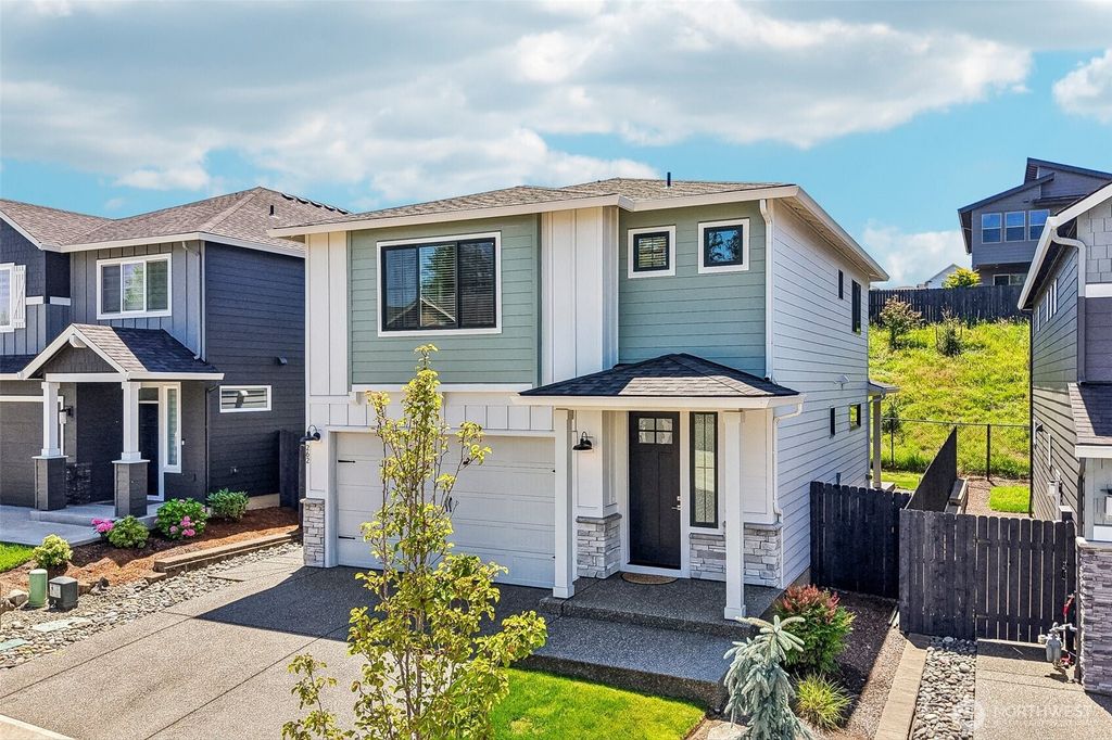Photo of 262 W Maple Street, Washougal, WA 98671 (MLS # 2550321)