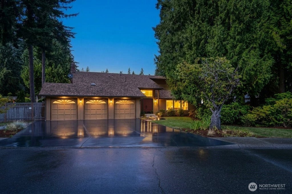 Photo of 15020 SE 145th Place, Renton, WA 98059 (MLS # 2581823)