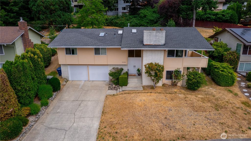 Photo of 2230 137th Place SE, Bellevue, WA 98005 (MLS # 2427353)