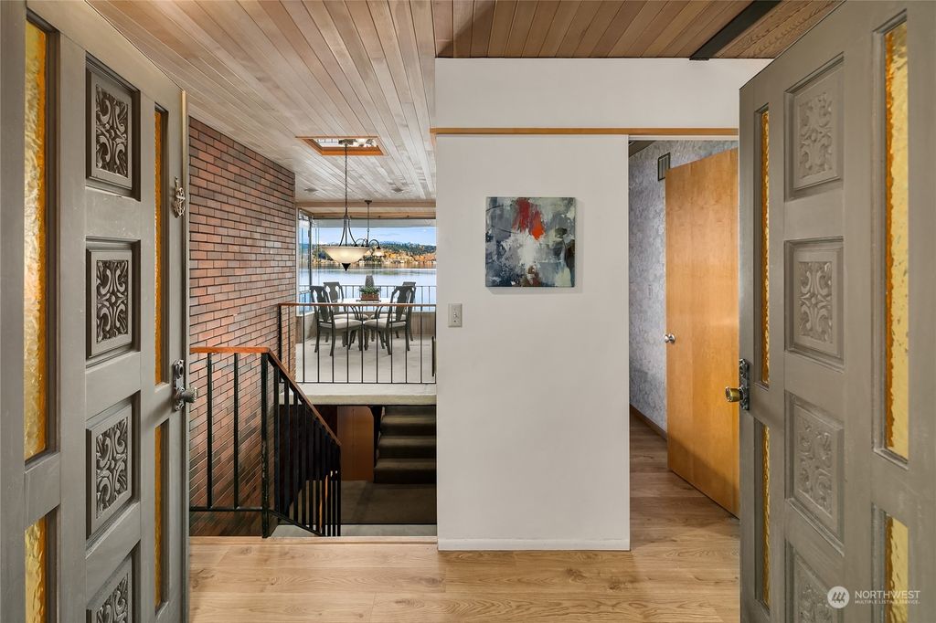 Photo of 232 W Lake Sammamish Parkway NE, Bellevue, WA 98008 (MLS # 2210415)