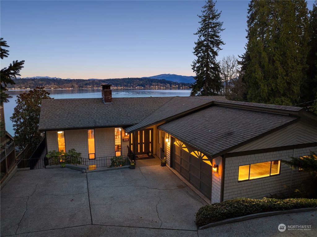 Photo of 232 W Lake Sammamish Parkway NE, Bellevue, WA 98008 (MLS # 2210415)