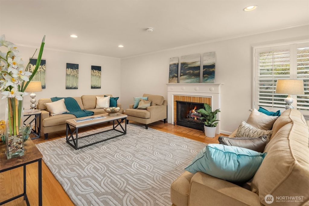 Photo of 5035 47th Avenue NE, Seattle, WA 98105 (MLS # 2348501)