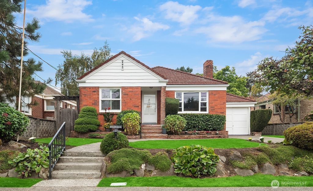 Photo of 5035 47th Avenue NE, Seattle, WA 98105 (MLS # 2348501)