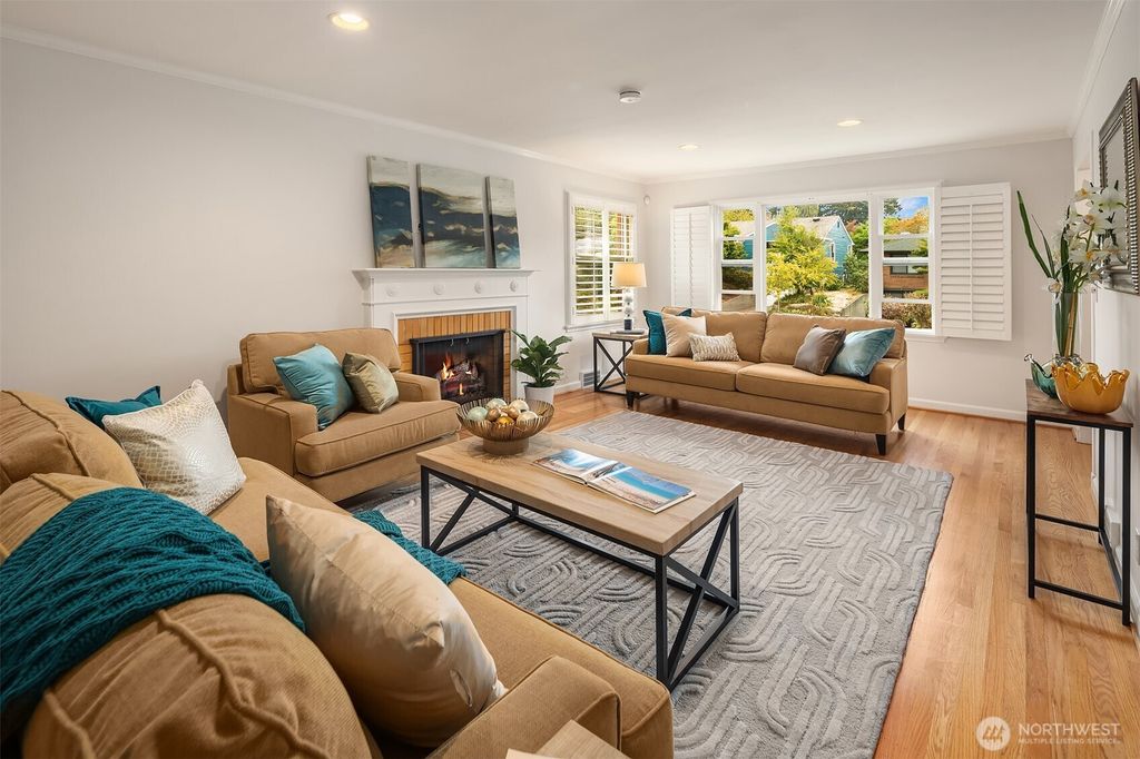 Photo of 5035 47th Avenue NE, Seattle, WA 98105 (MLS # 2348501)
