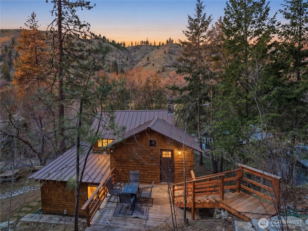 Photo of 9606 Entiat River Road, Entiat, WA 98822 (MLS # 2496630)