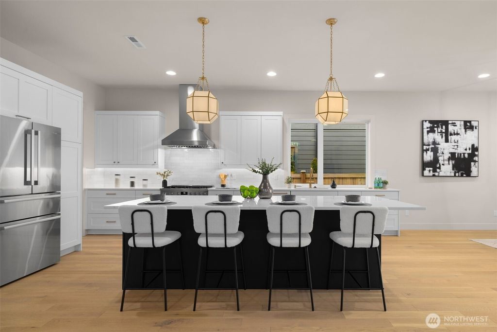 Photo of 7010 NE 134th Street, Kirkland, WA 98034 (MLS # 2472653)