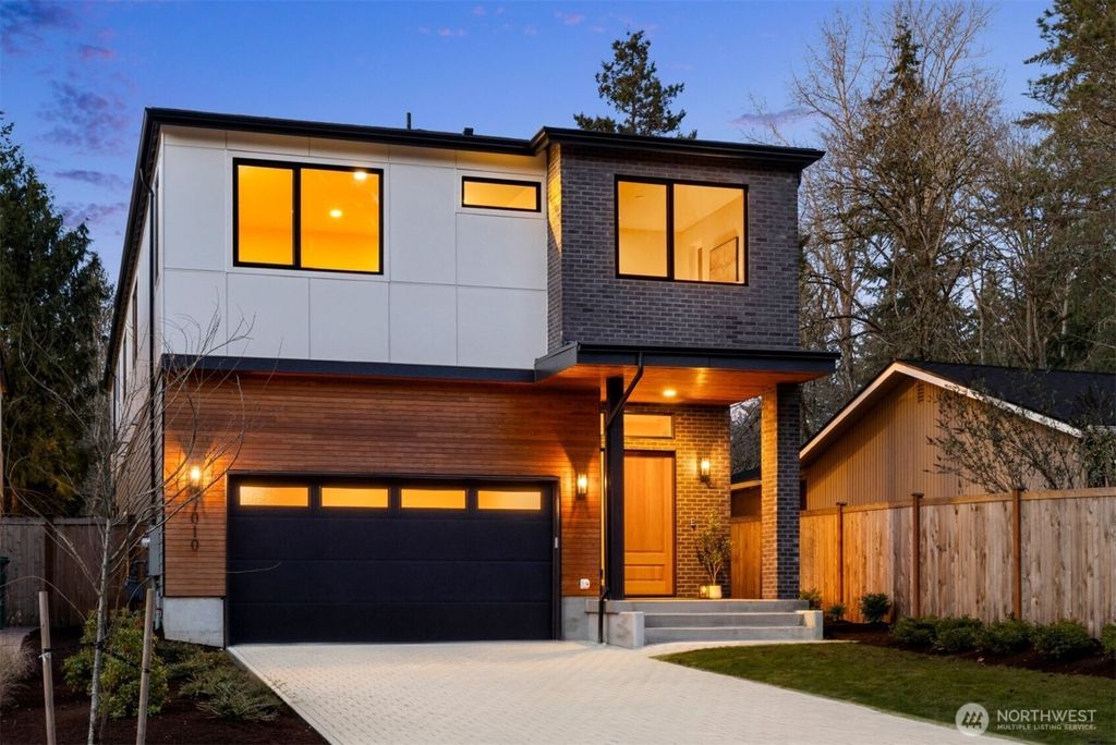 Photo of 7010 NE 134th Street, Kirkland, WA 98034 (MLS # 2472653)