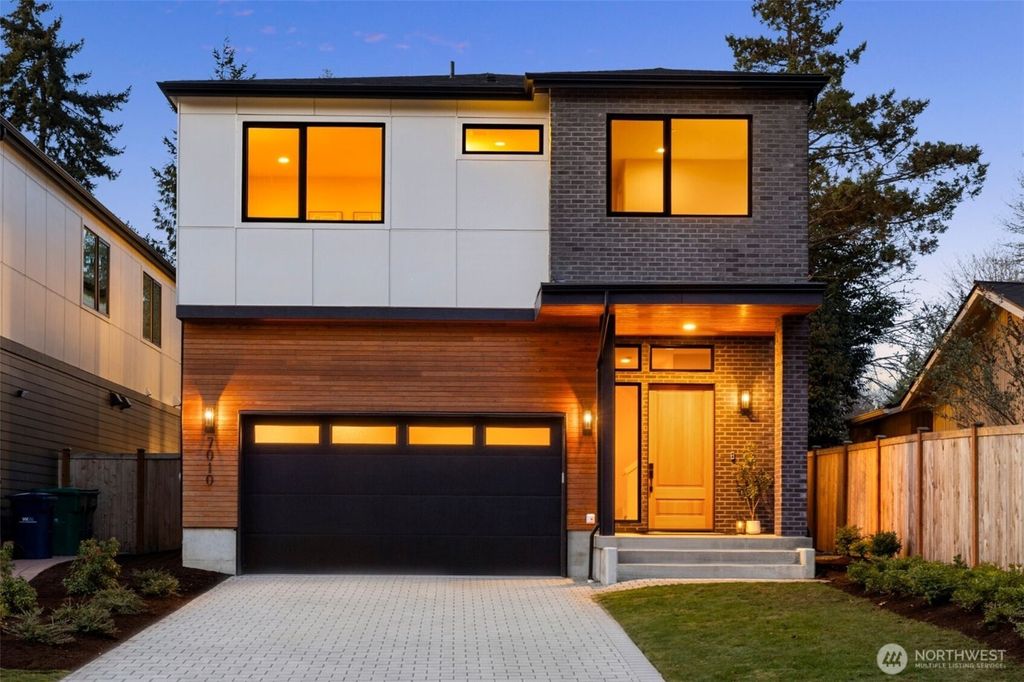 Photo of 7010 NE 134th Street, Kirkland, WA 98034 (MLS # 2472653)