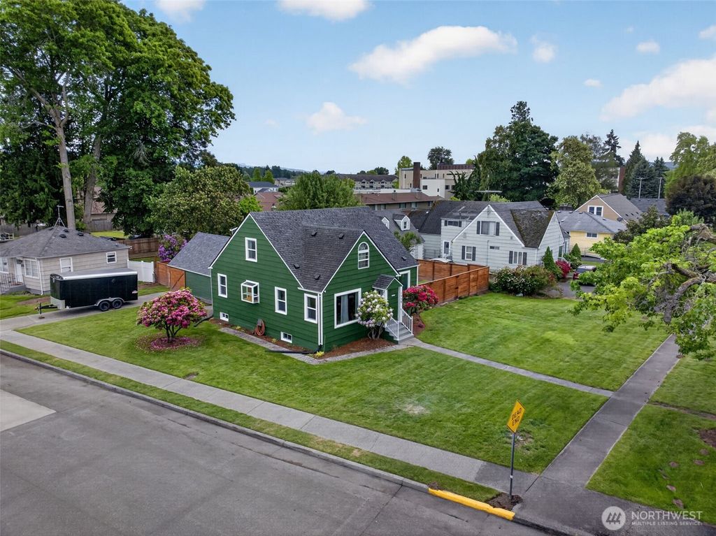 Photo of 1528 7th Avenue, Longview, WA 98632 (MLS # 2528101)