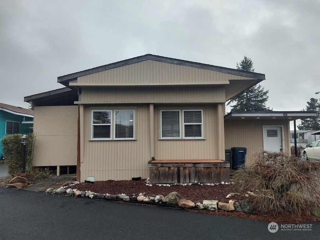 Photo of 14322 Admiralty Way #69, Lynnwood, WA 98087 (MLS # 2047002)